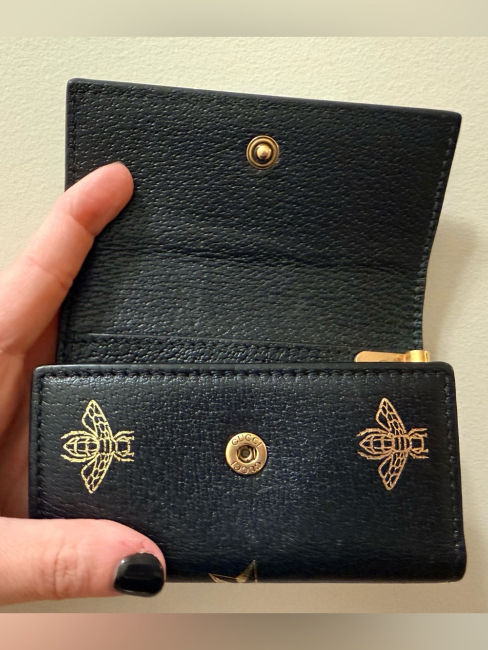 *Rare* Authentic Gucci Bee - Leather 6- Ring Key Holder - Picture 8 of 14
